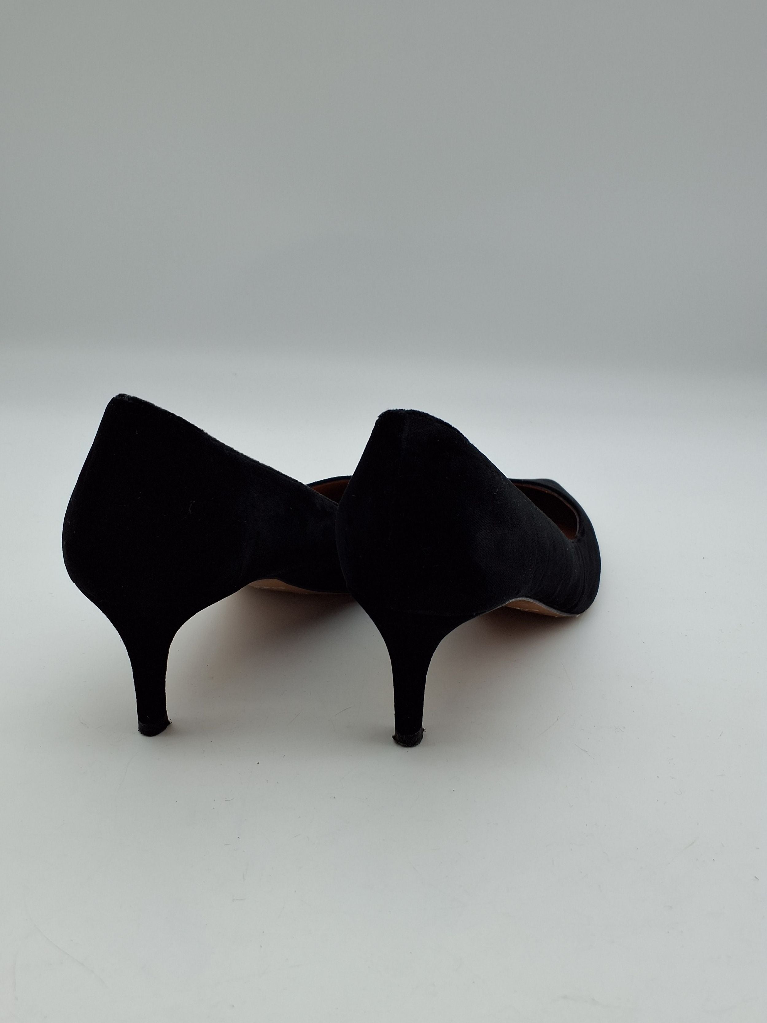 Pura López pumps