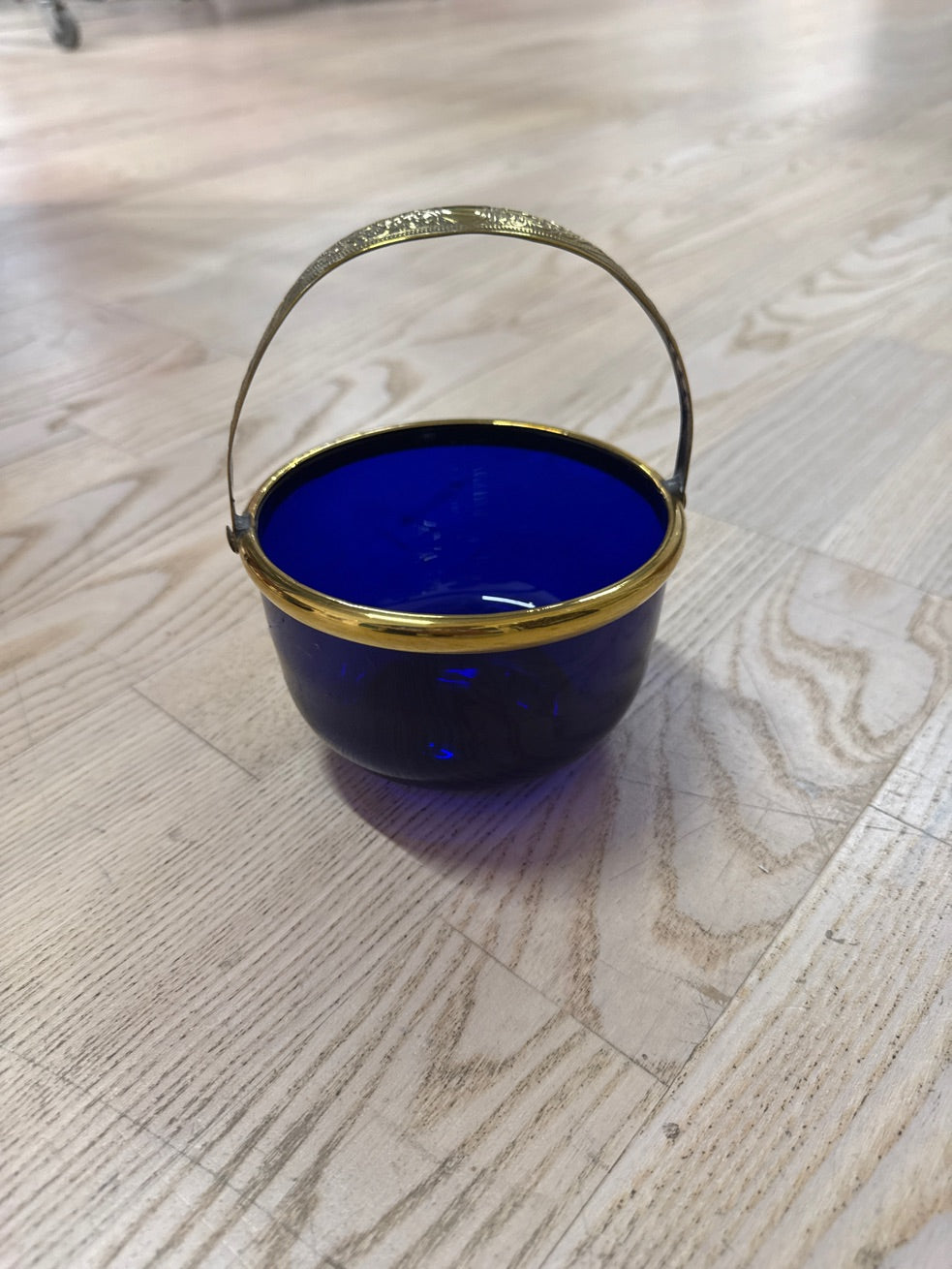 Skål blå m. Guld hank
