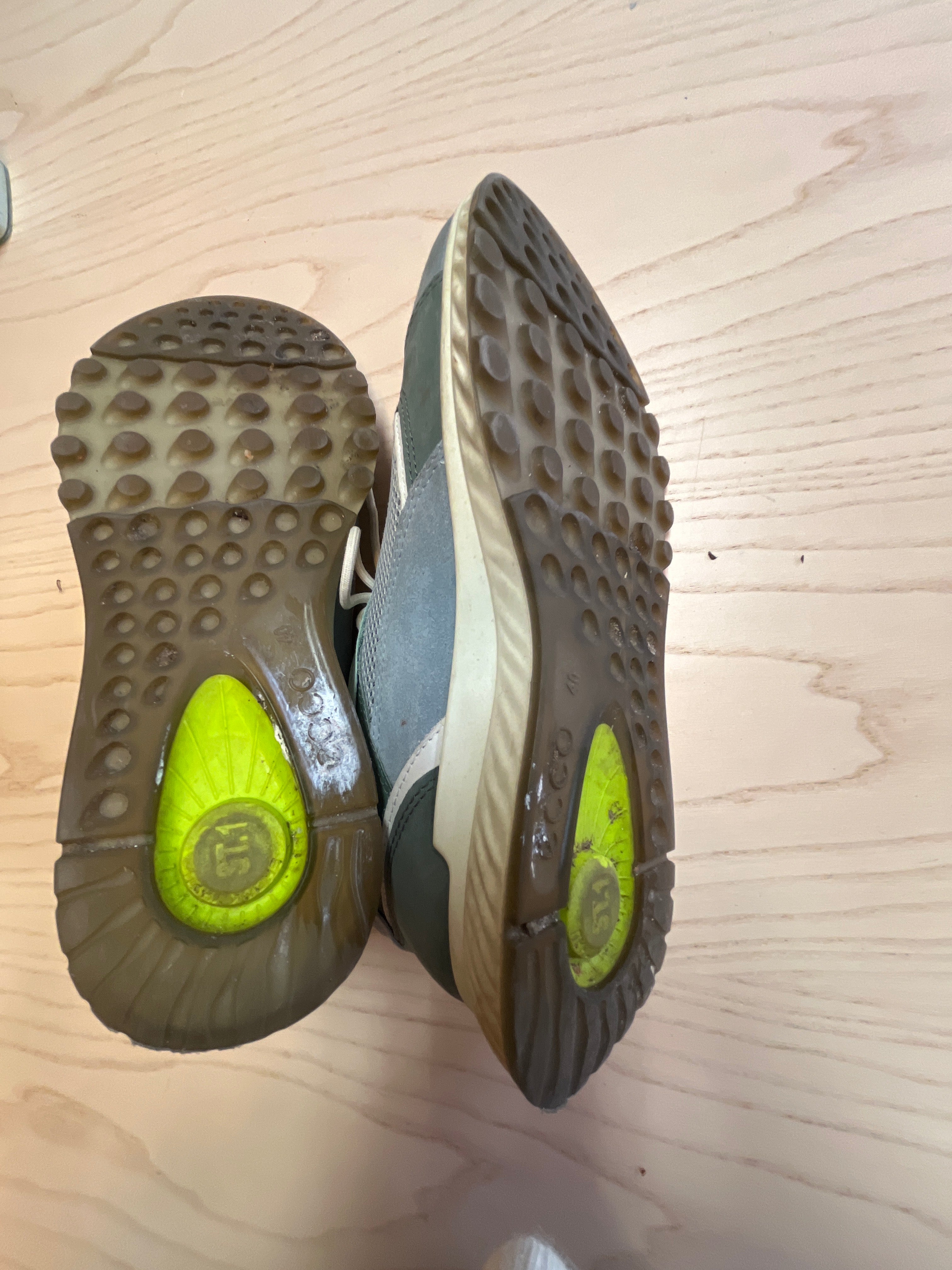 Ecco Sneakers