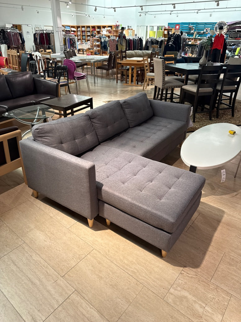 Sofa i grå stof