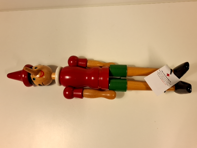 Pinocchion dukke i træ