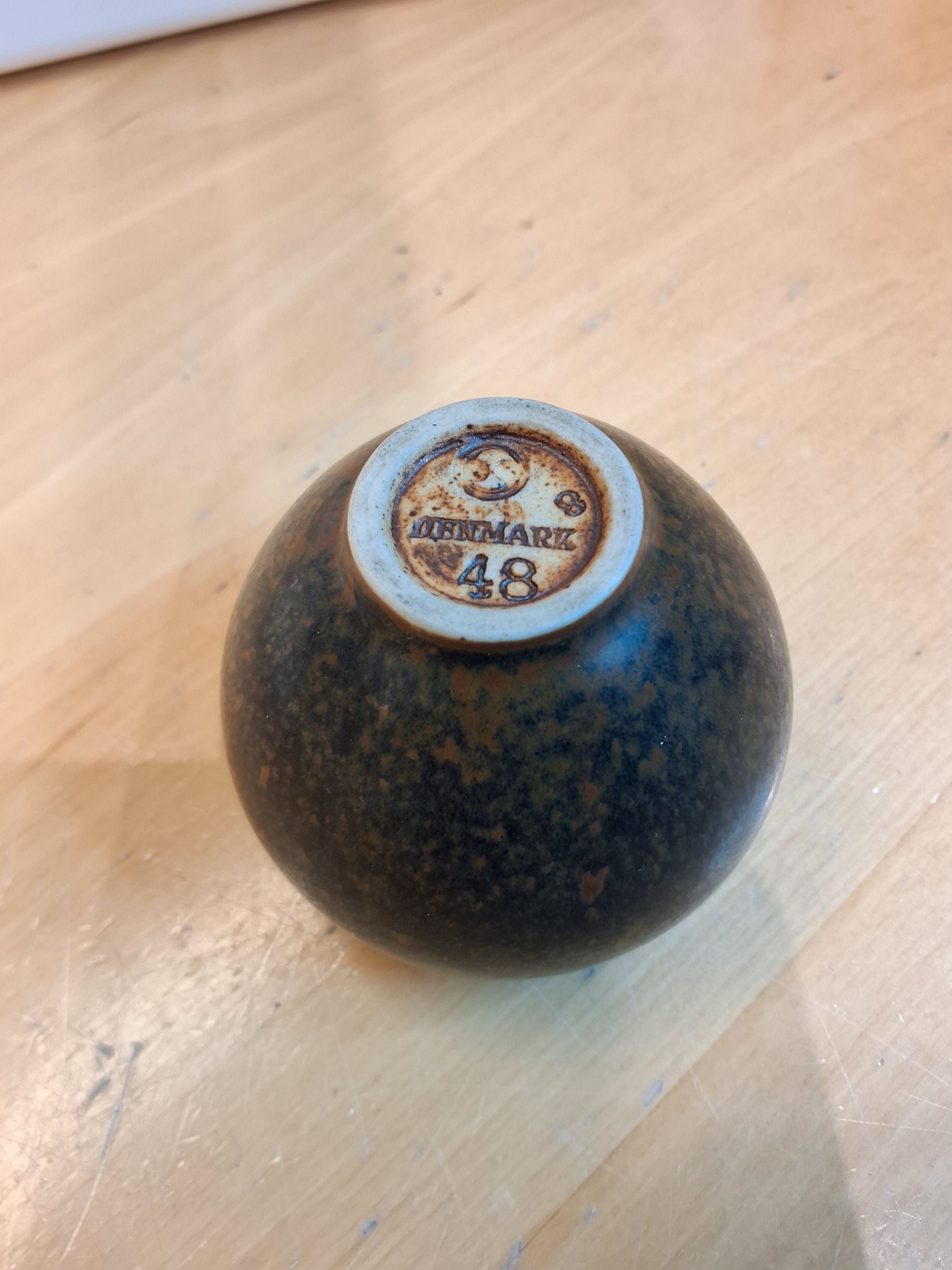 Saxbo vase, lille brun model #48.