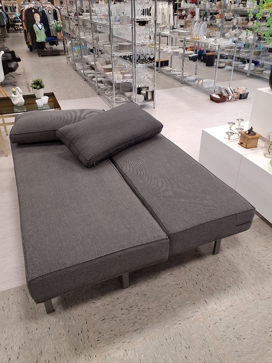 Grå sovesofa