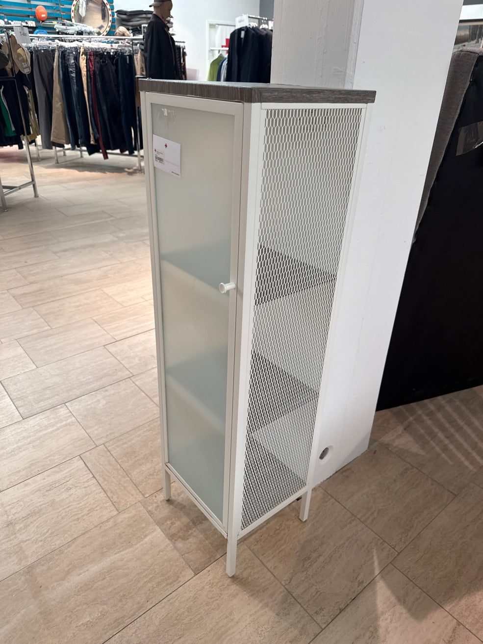 Skab i hvid metal