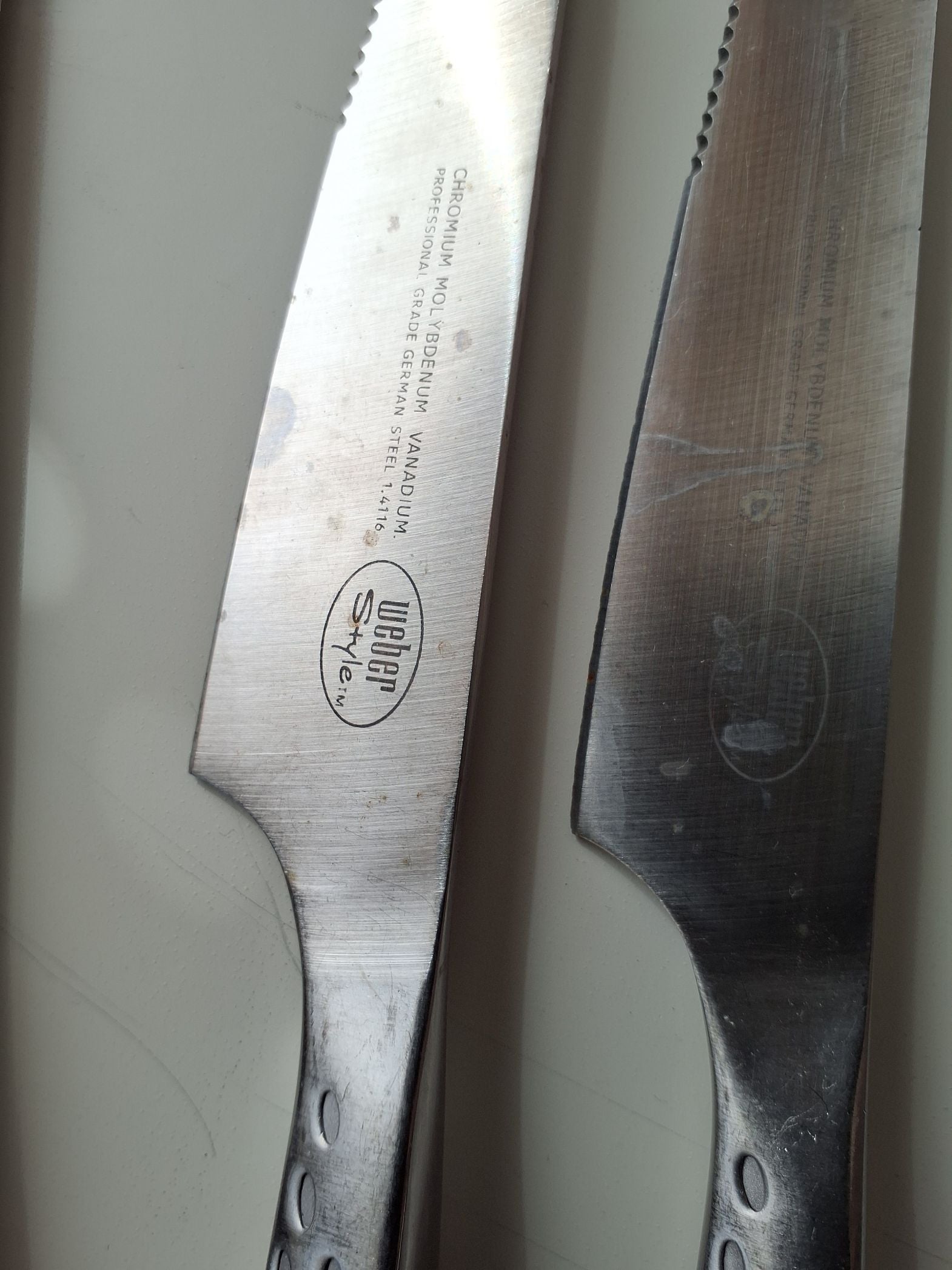 11 Weber knive og gafler sælges pr sæt