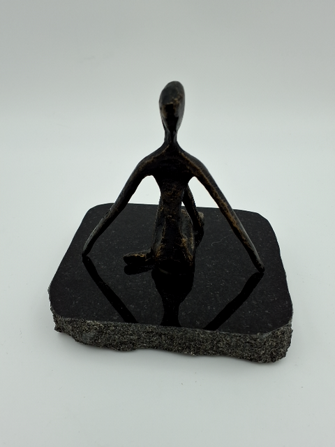Yoga dame på granit plade