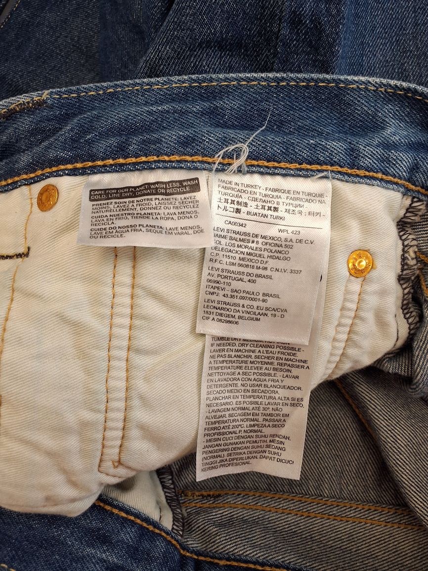Levis Bukser