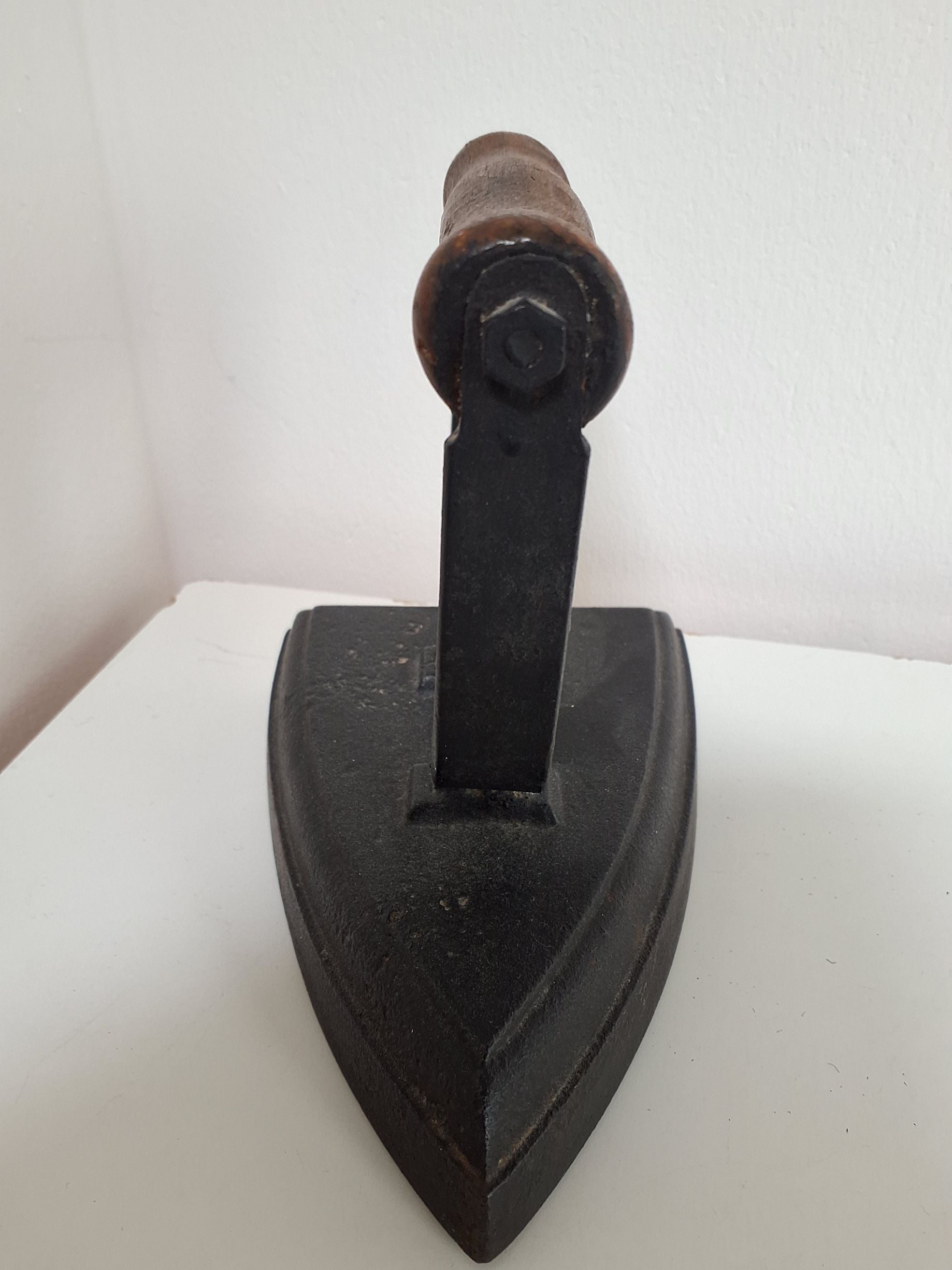 Antik strygejern nr 9