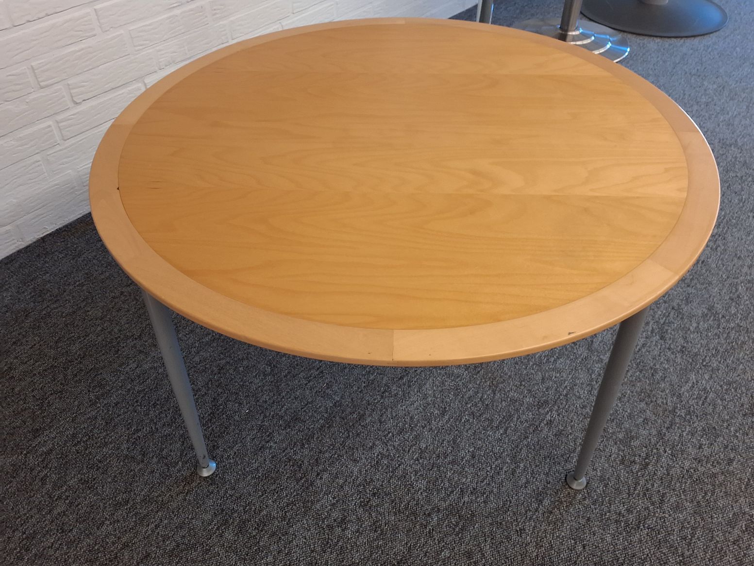 Lounge bord fra Kinnarps Ø 90 - 7116