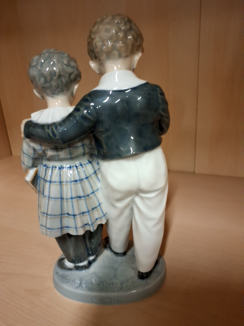 "Flugten til Amerika", porcelænsfigur fra Royal Copenhagen