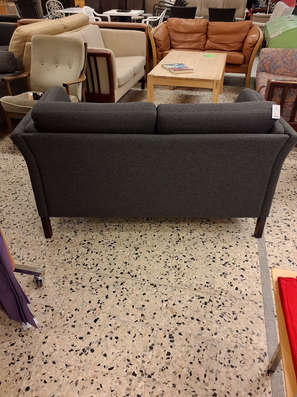 2 personers sofa. Grå