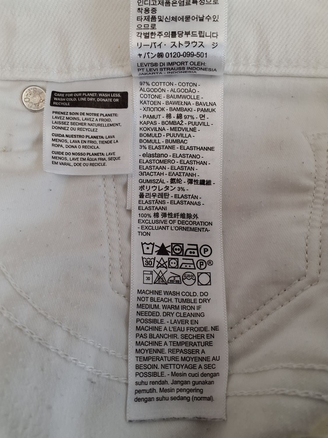 Levis Bukser