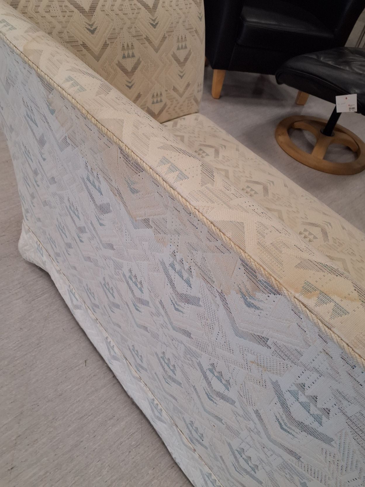 Lys 2-pers sofa