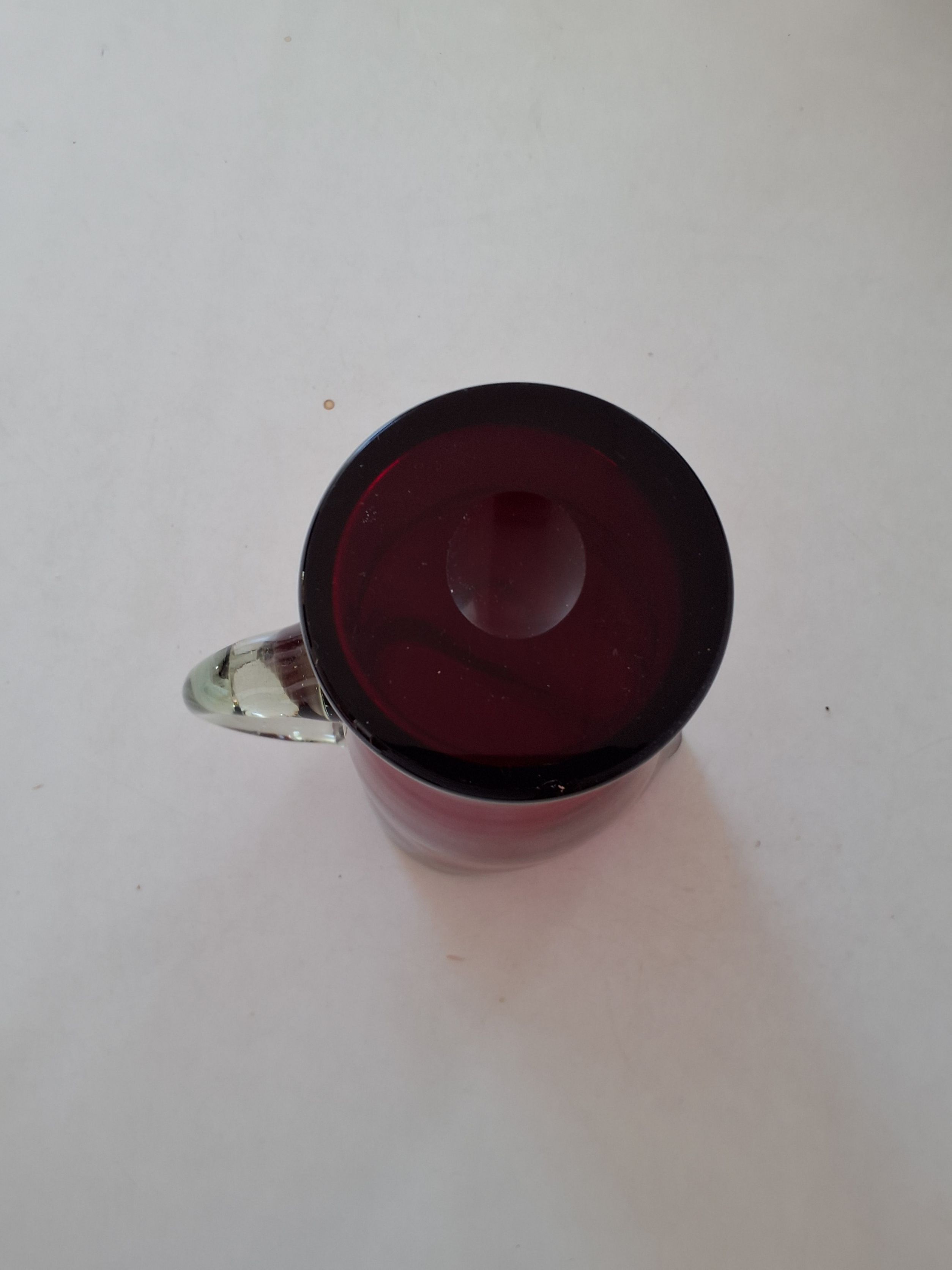 Glas kande.rød.