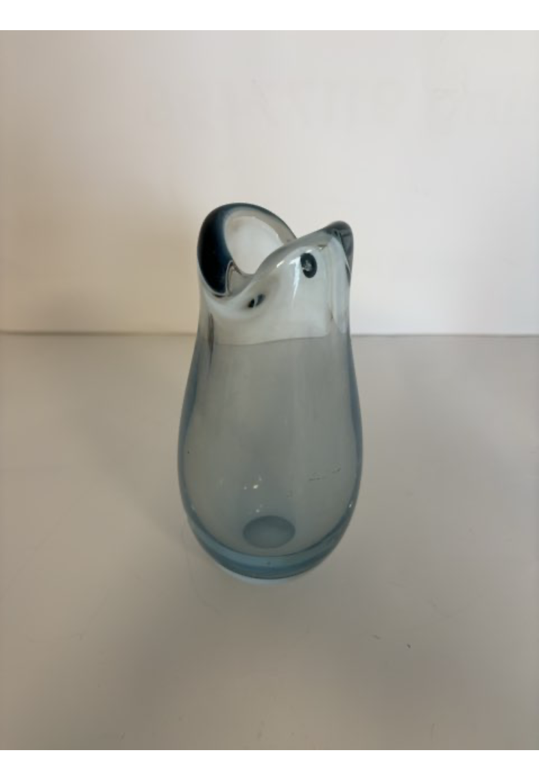 Blå gennemsigtig vase