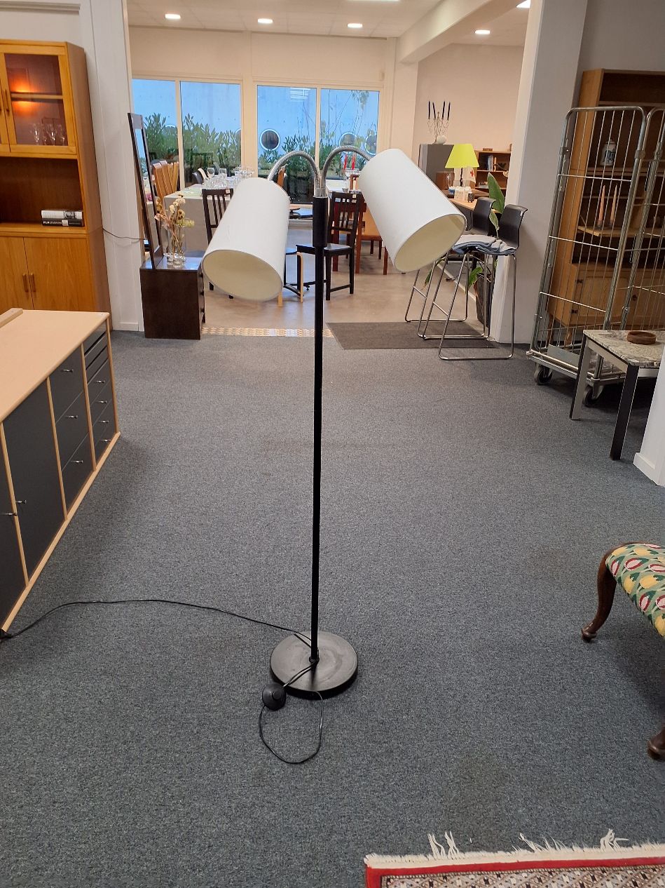 Gulvlampe med to arme