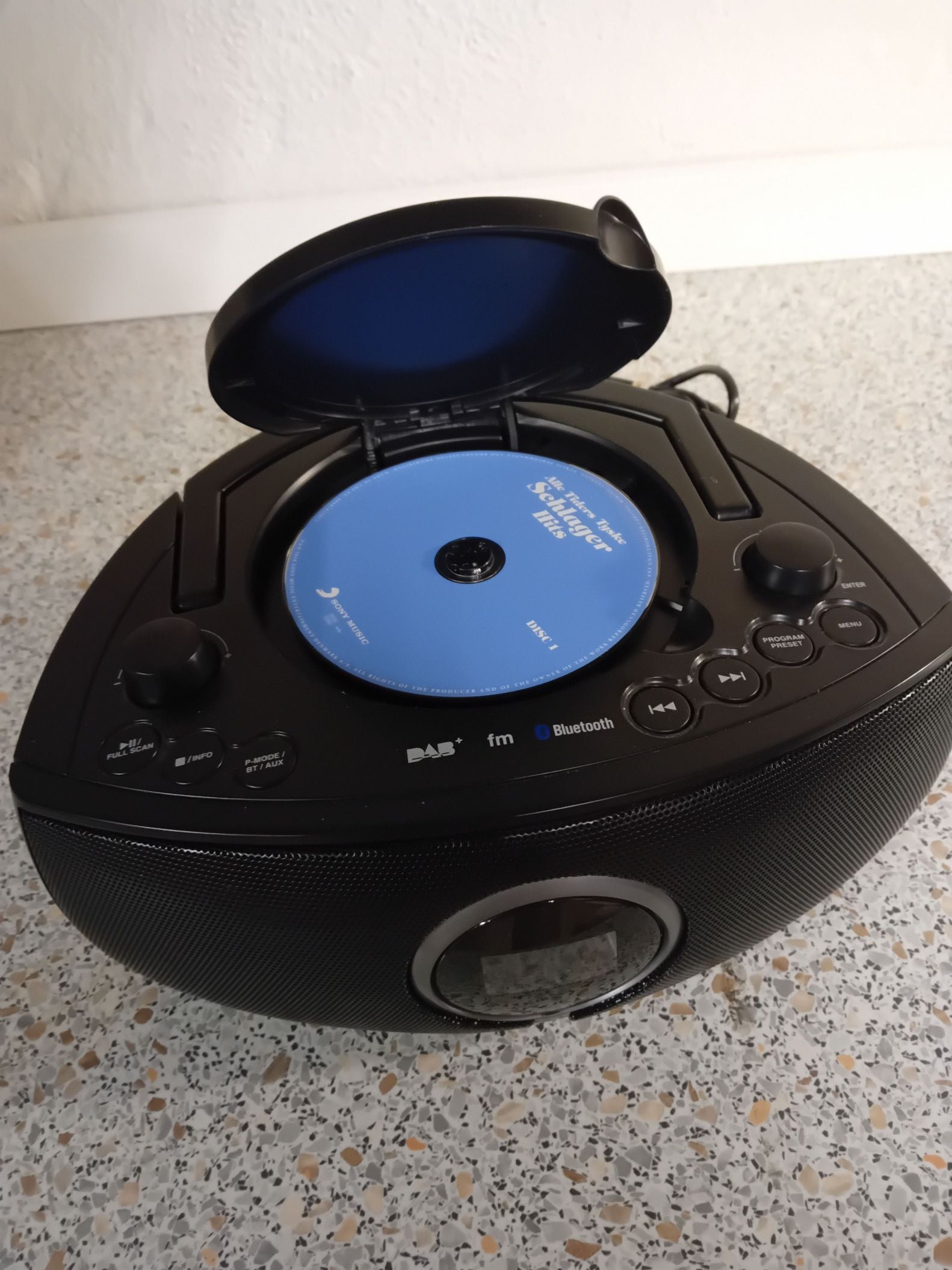 Radio m. CD afspiller.