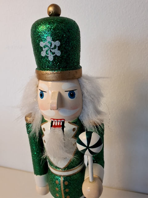Grøn "Nøddeknækker"-figur