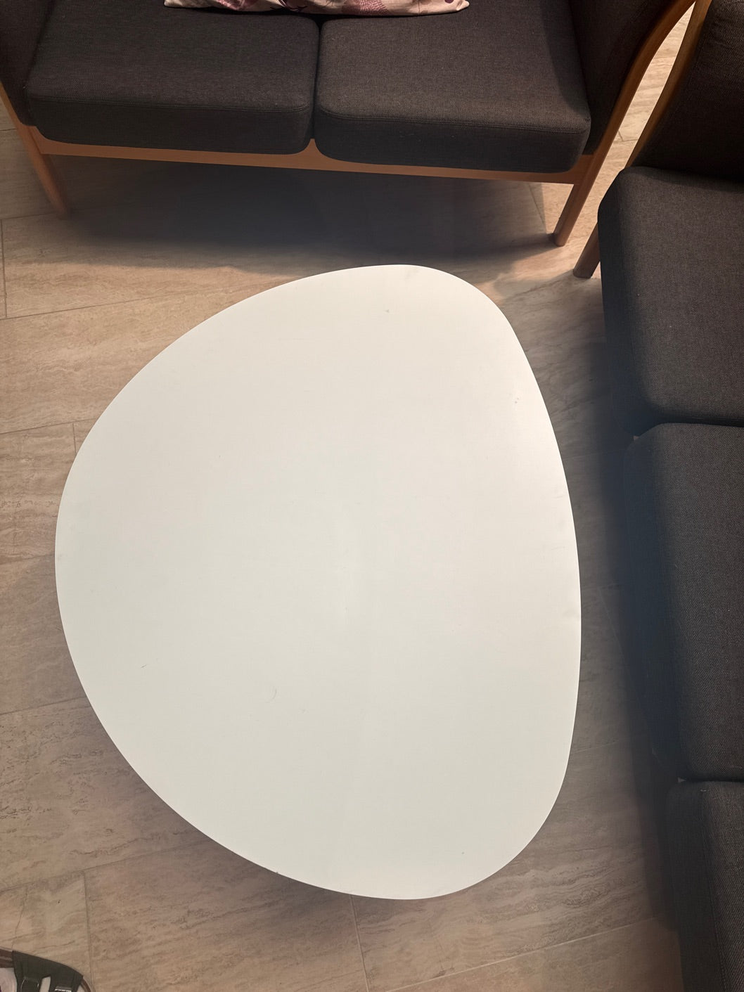 Sofabord hvid og sort ovalt