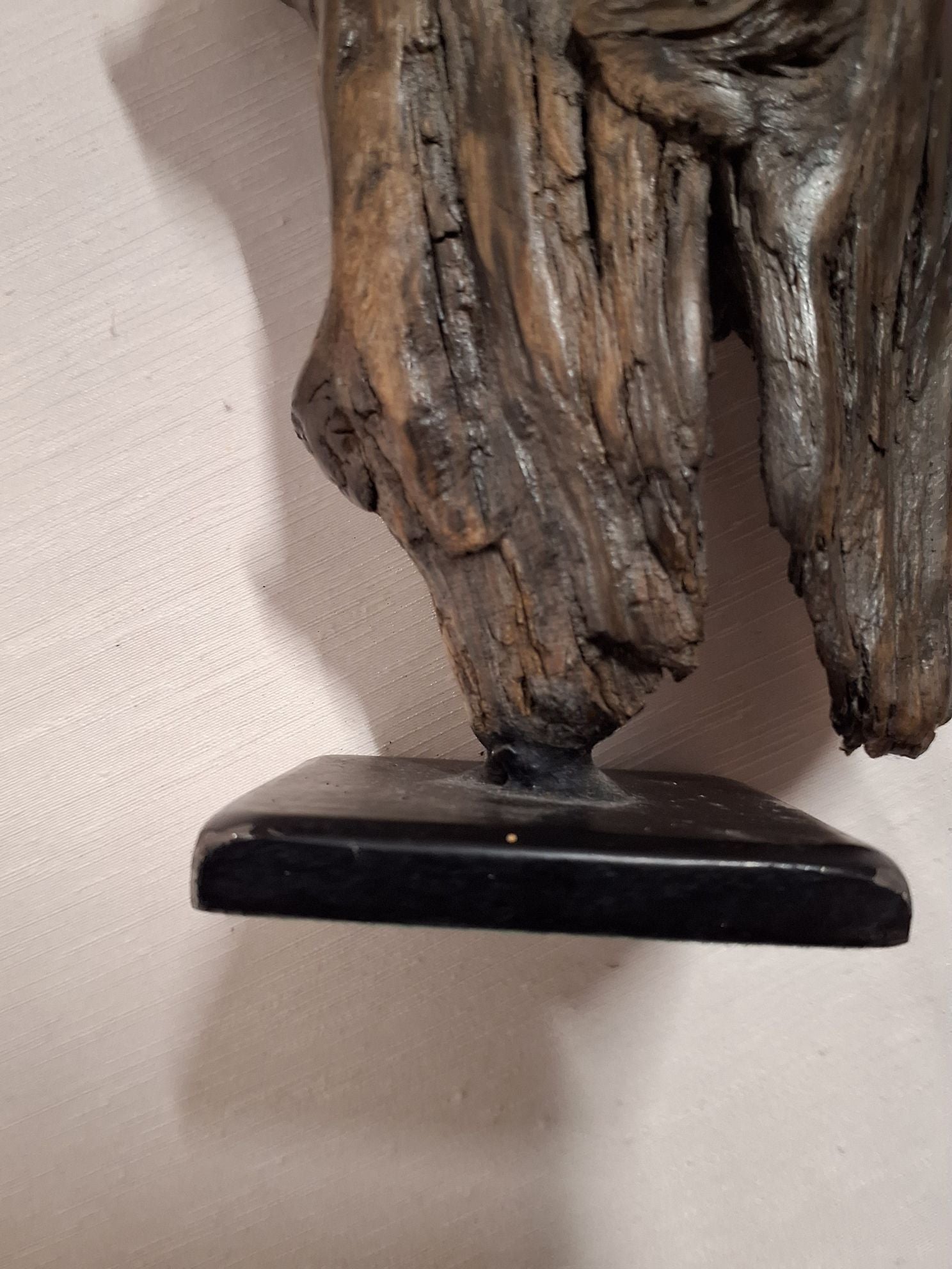 Træskulptur i moseeg