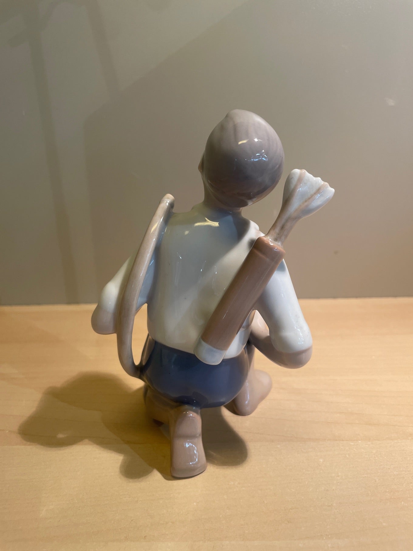 B&G porcelæns figur. Nr. 2327