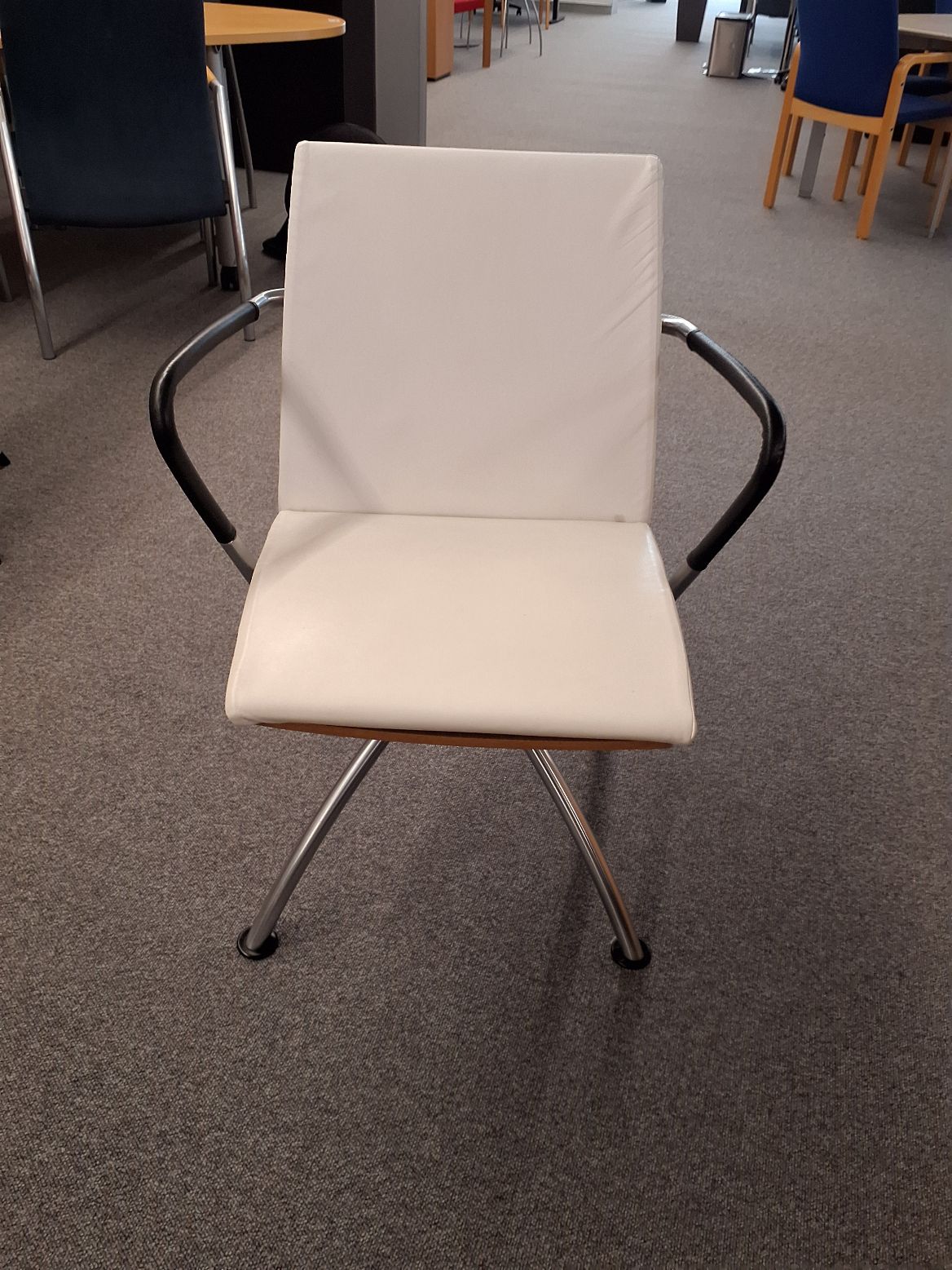 Lounge stol Charles Eames - 6517