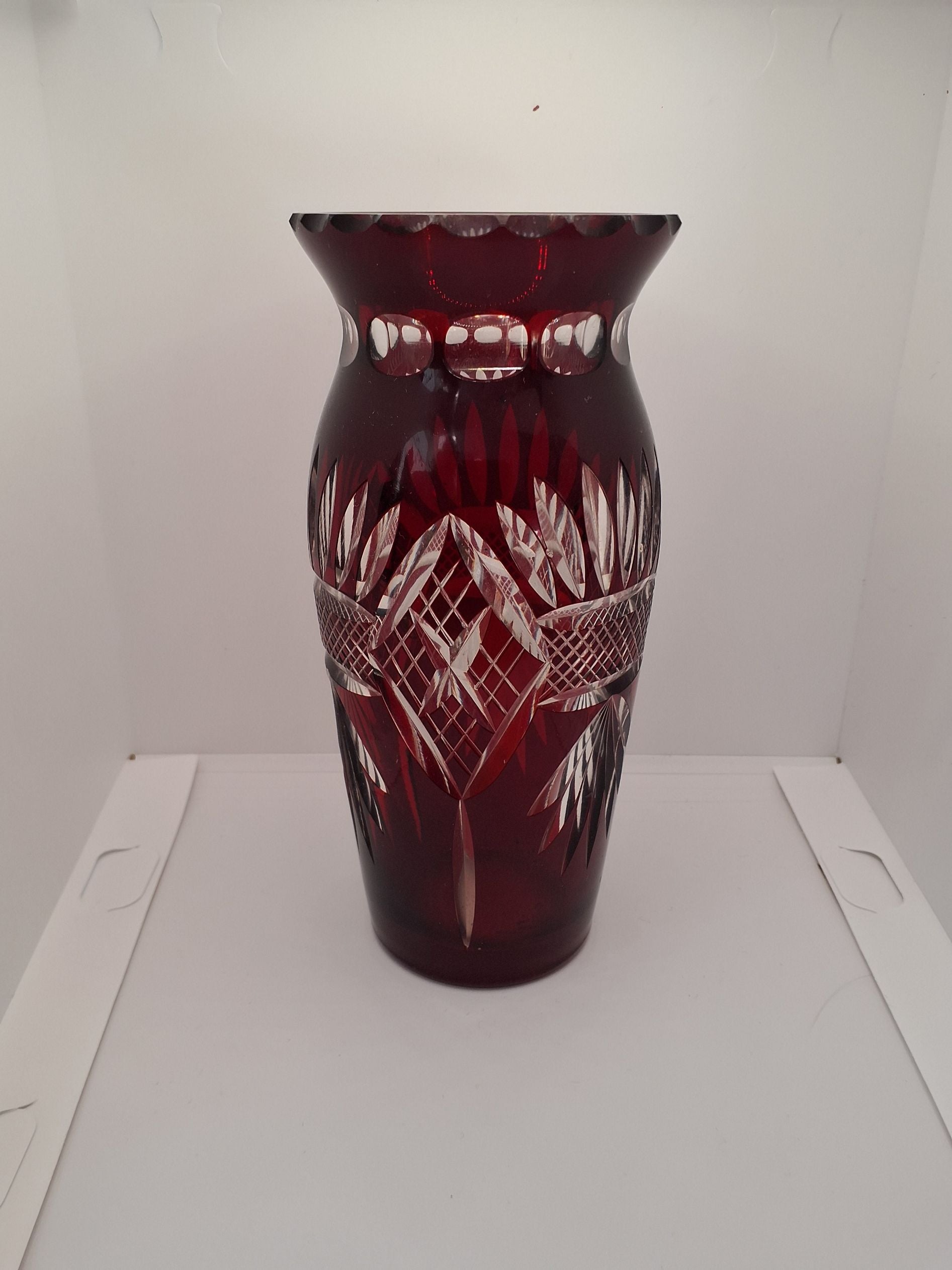Rød Bøhmisk krystalvase.