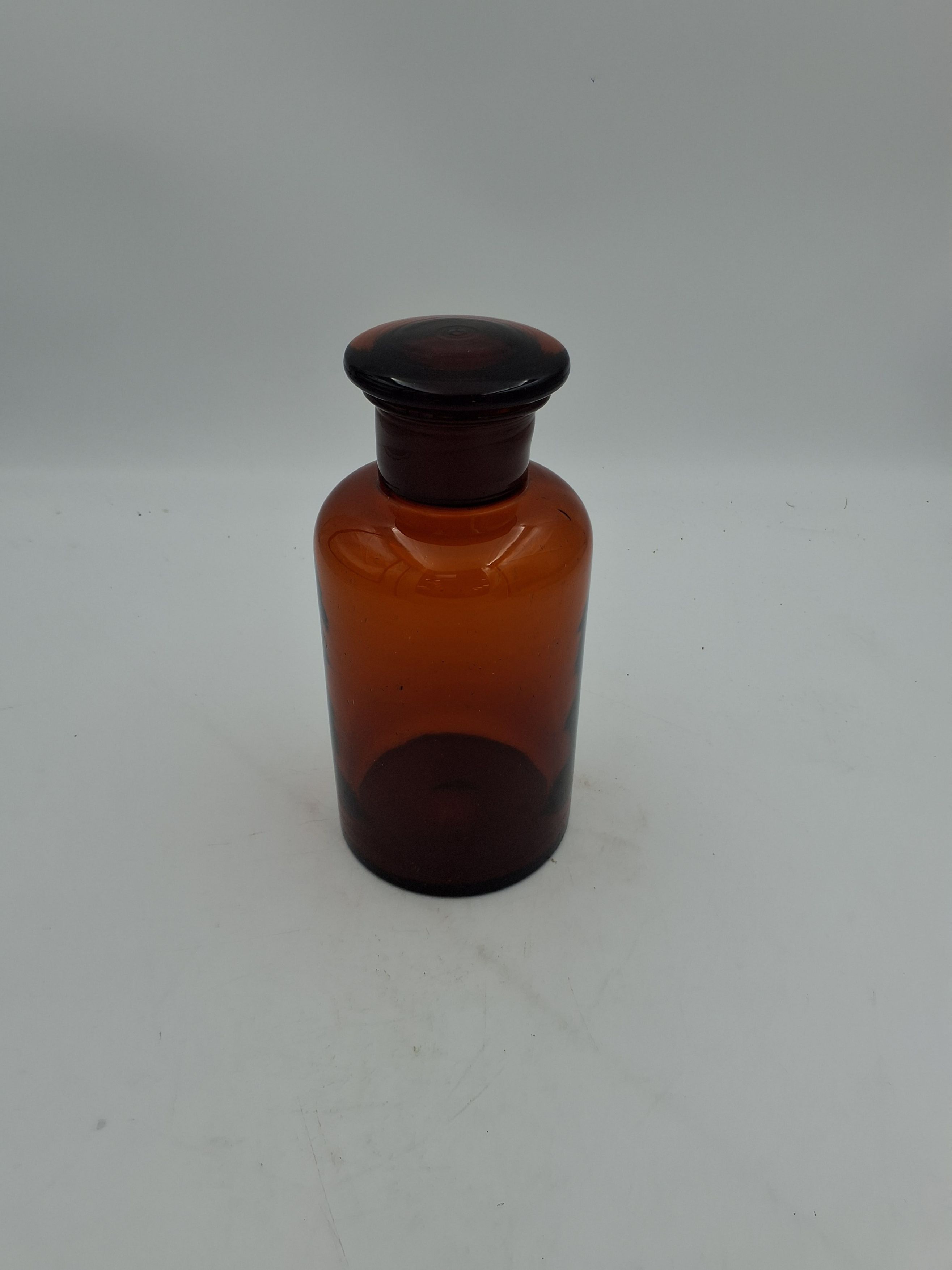 Apotekerkrukke i brunt glas
