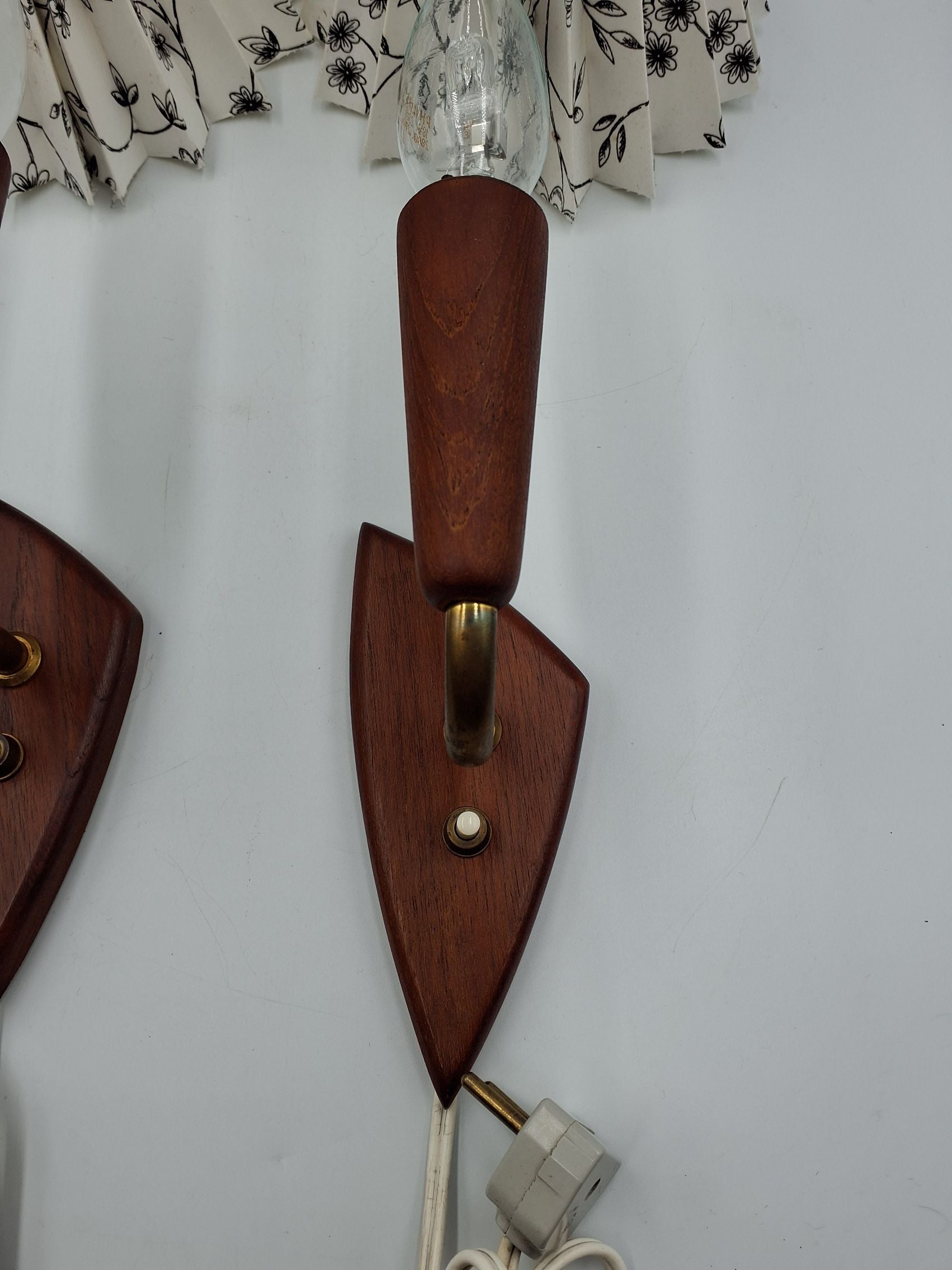 2 Teak væglamper