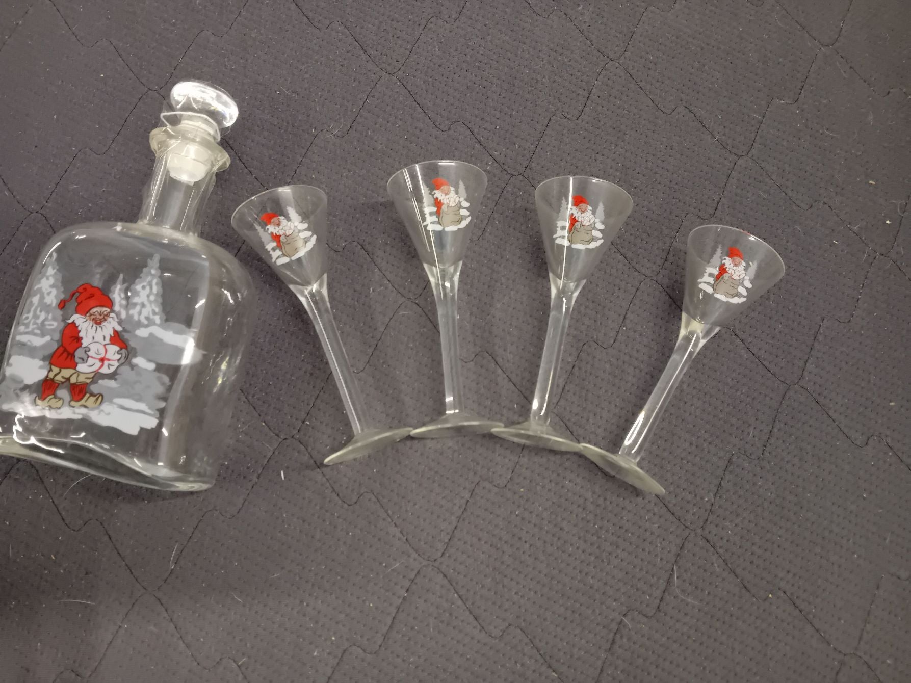Karaffel og 4 glas