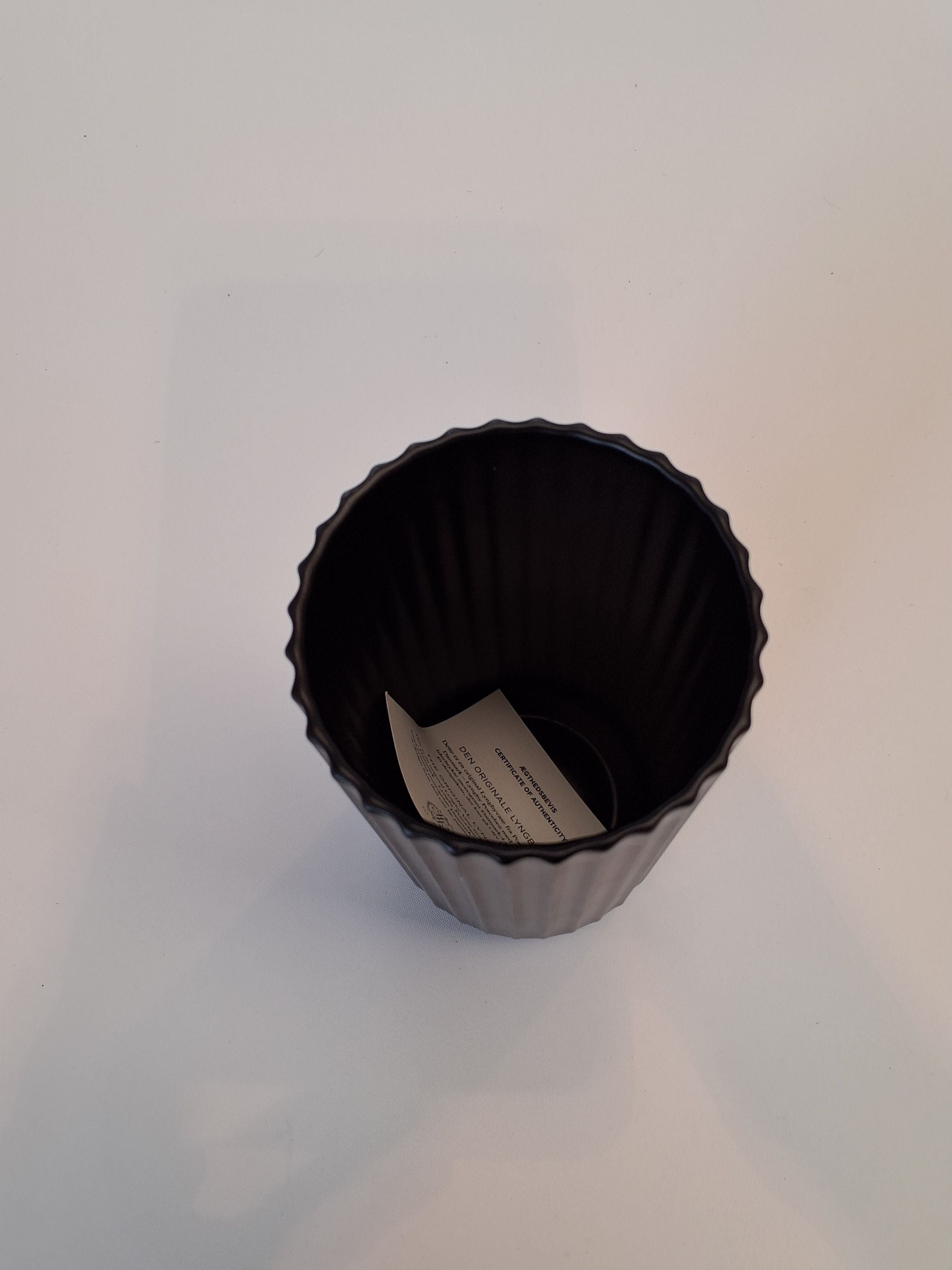 Lyngby sort rillet vase