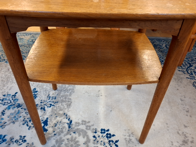 Smukt sidebord i teak