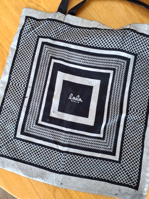 Lala Berlin mulepose