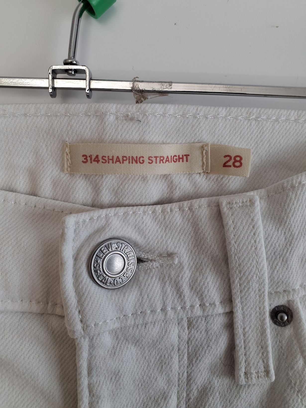 Levis Bukser
