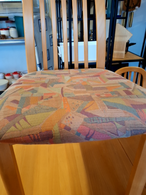 Spisebord og 6 stole