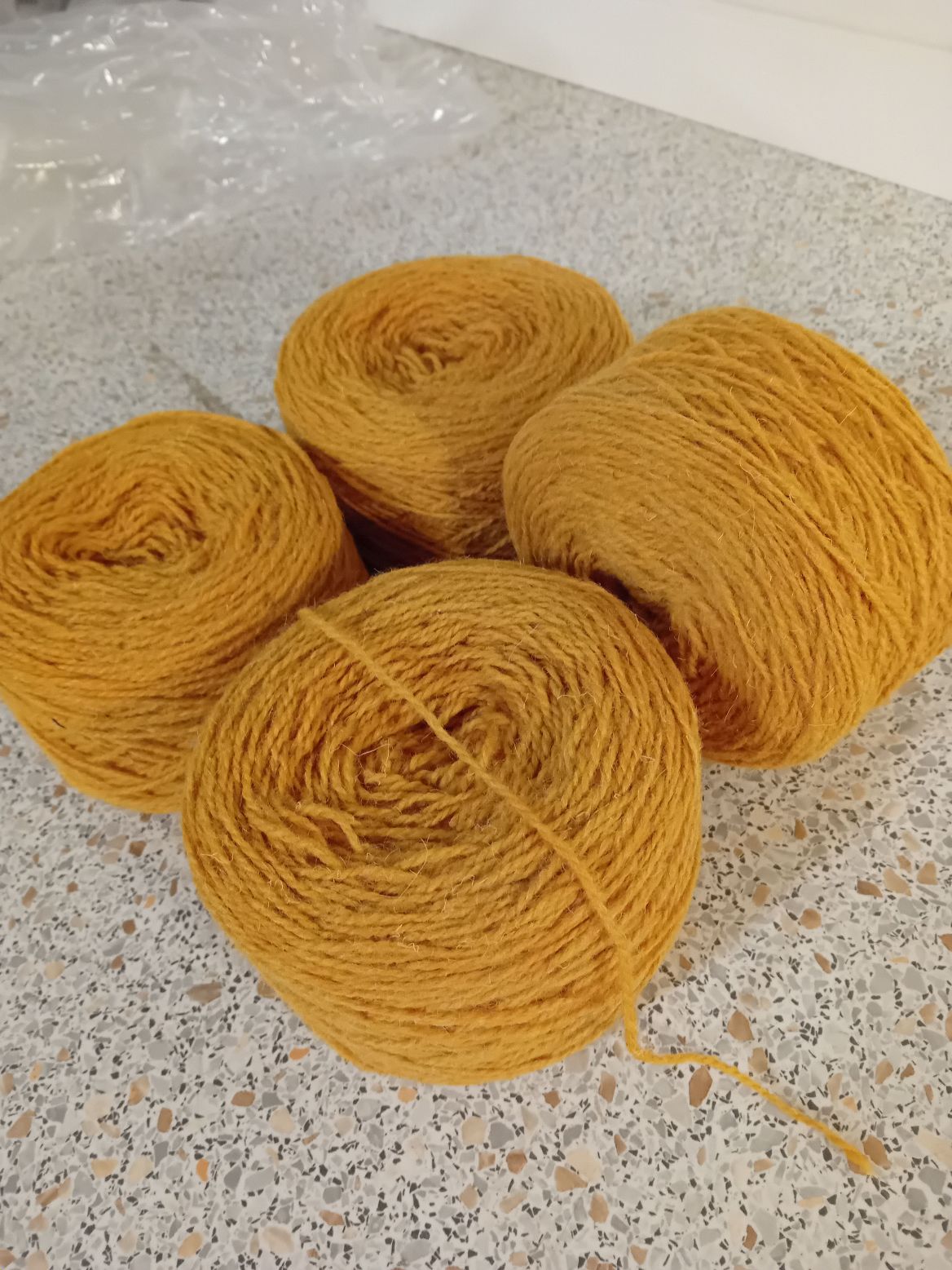 4 nøgler garn 600 g