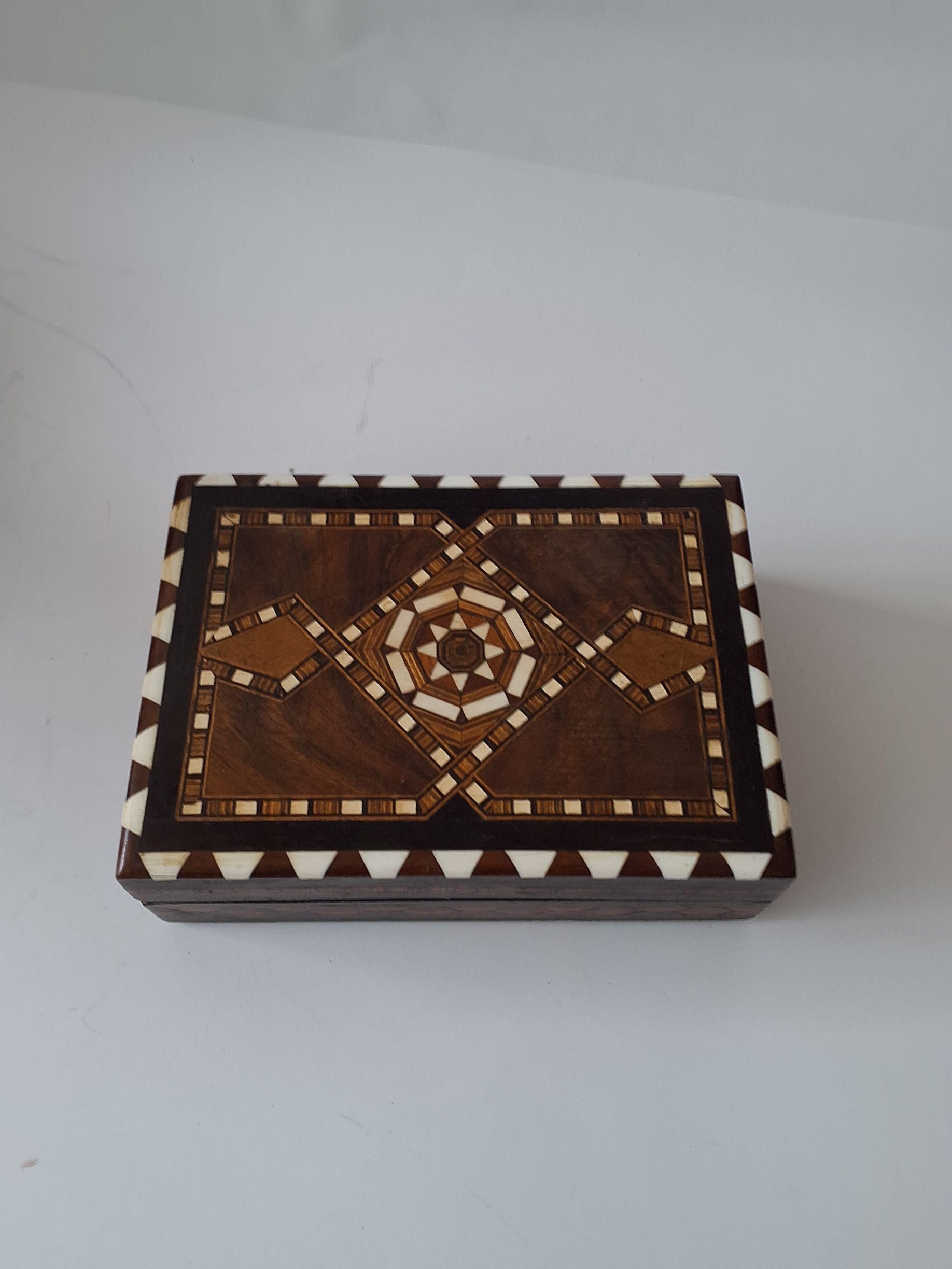 Smykkeskrin med intarsia