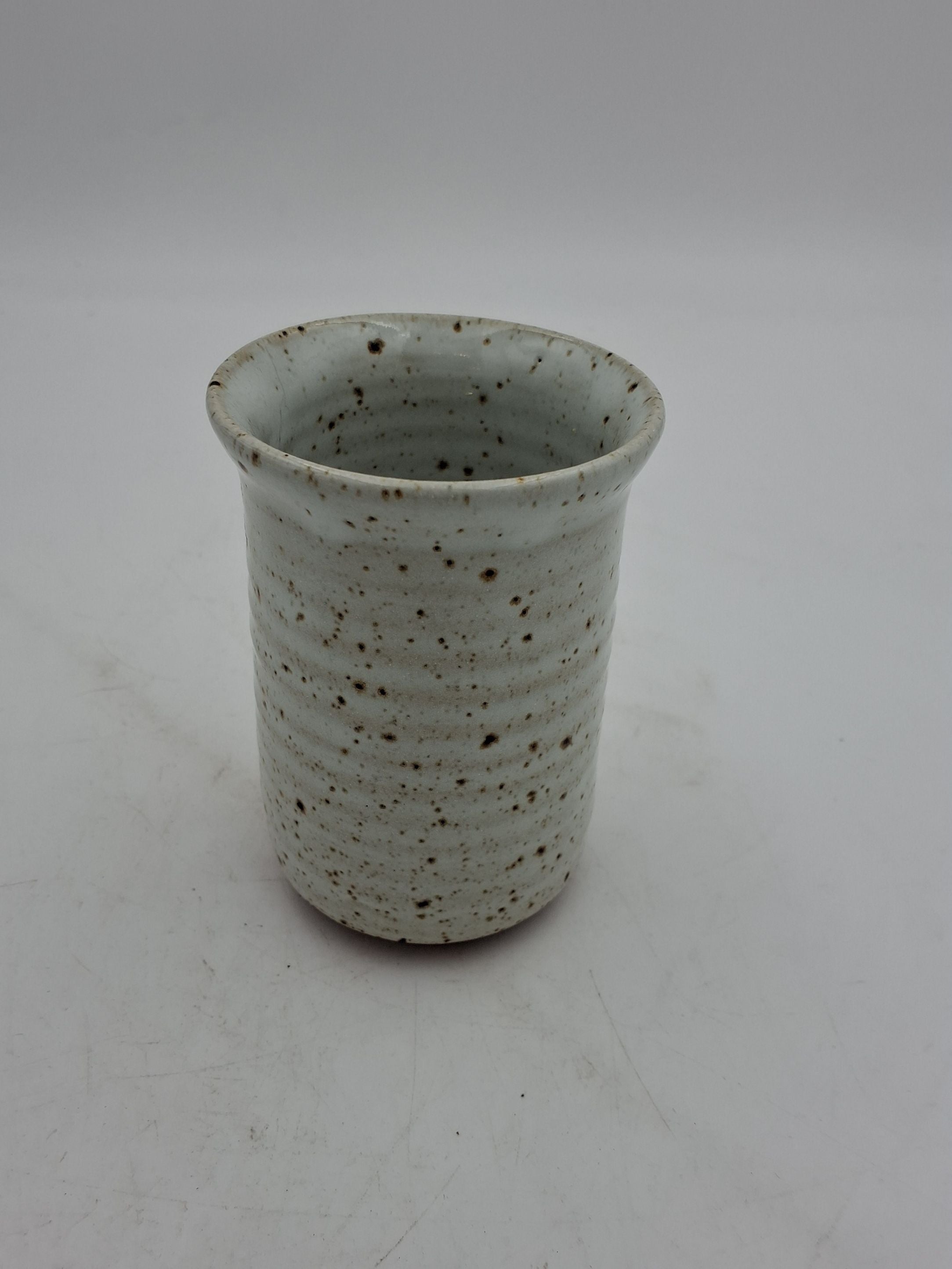 Keramik vase m/blå blomstermotiv, H:10 cm