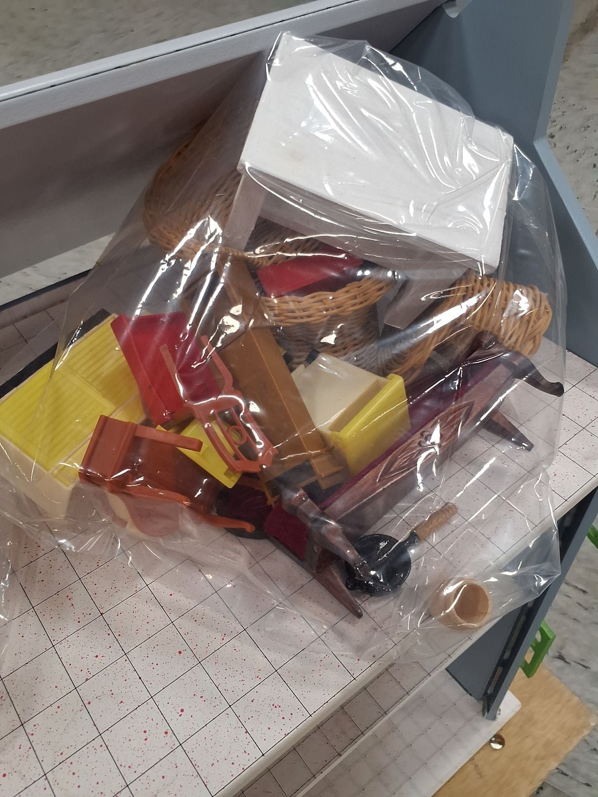 Stort dukkehus m møbler