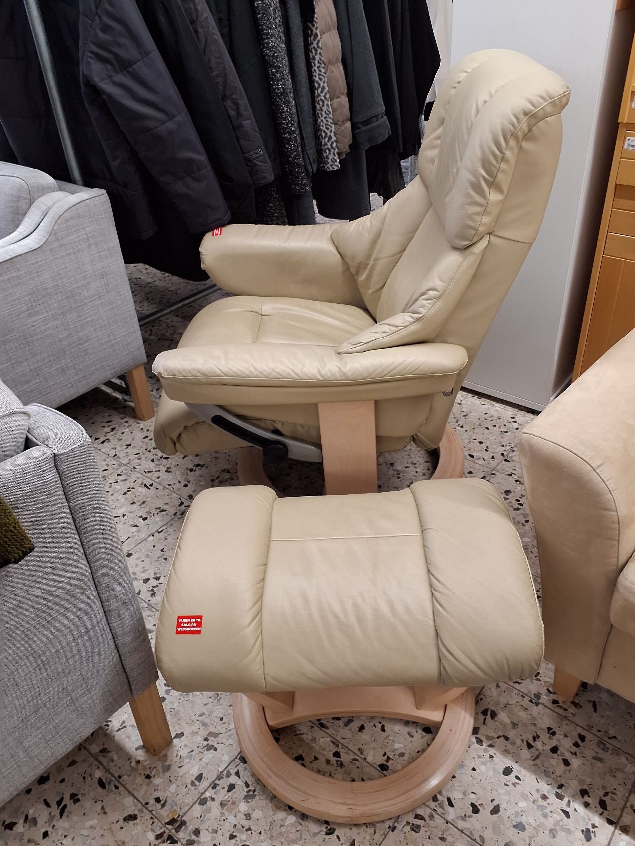 Læder loungestol med fodstøtte
