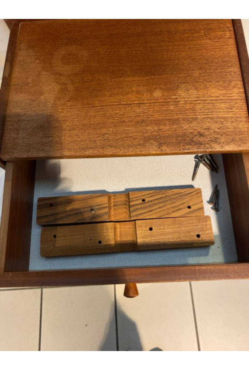 Teaktræs sengebord