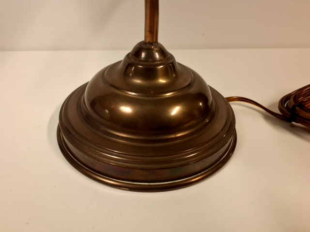 Bordlampe med grøn glasskærm