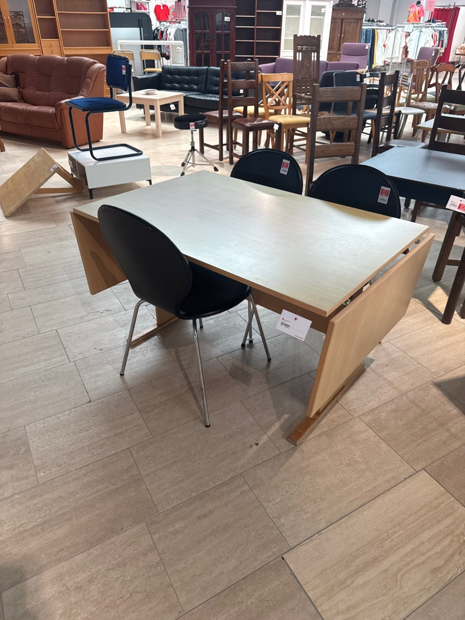 Spisebord lyst træ
