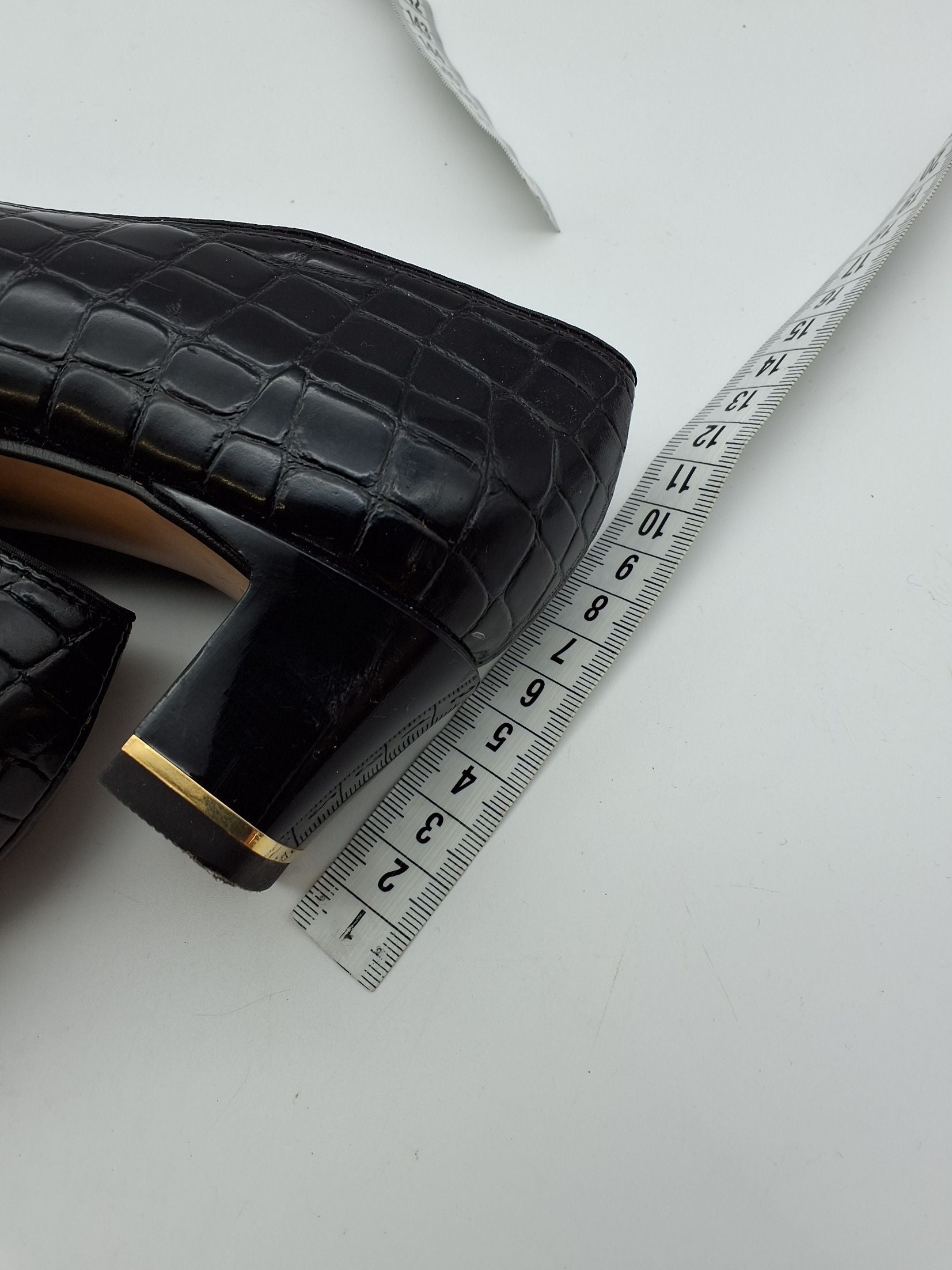Ara Pumps