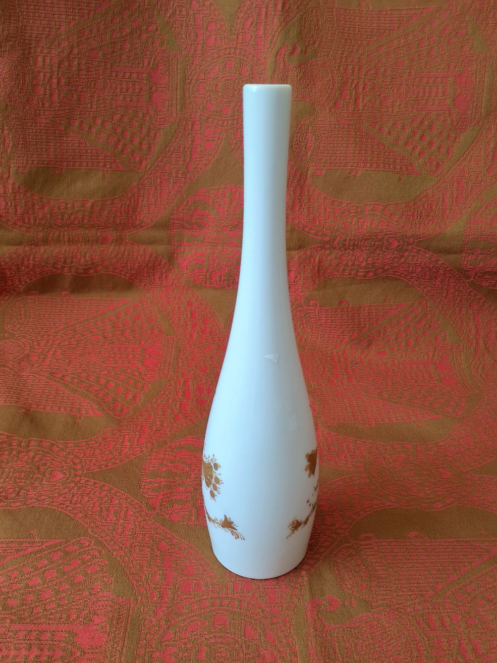 Hvid vase af Bjørn Wiinblad