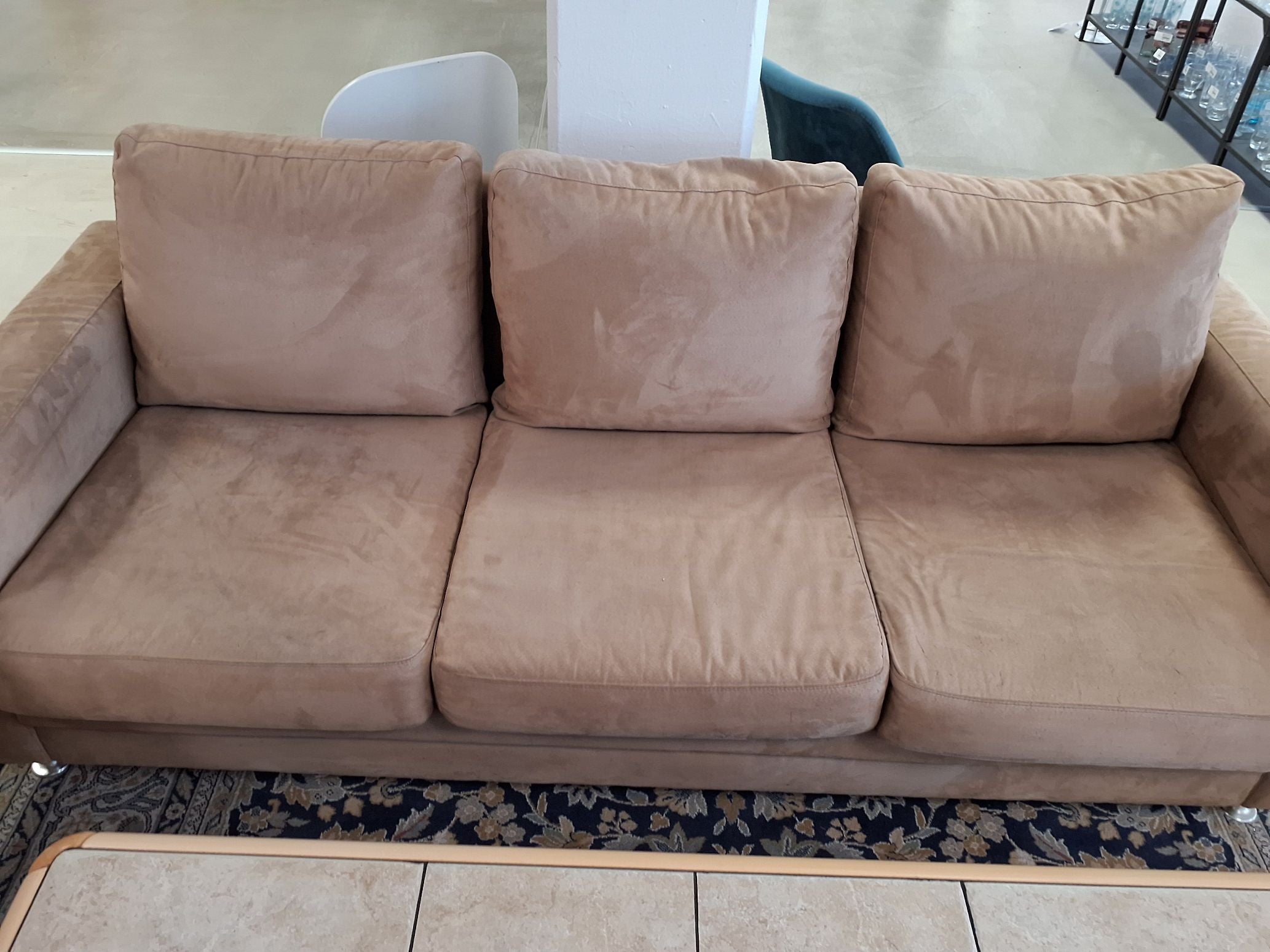 3 pers. Sofa med lækkert fløjsblød materiale