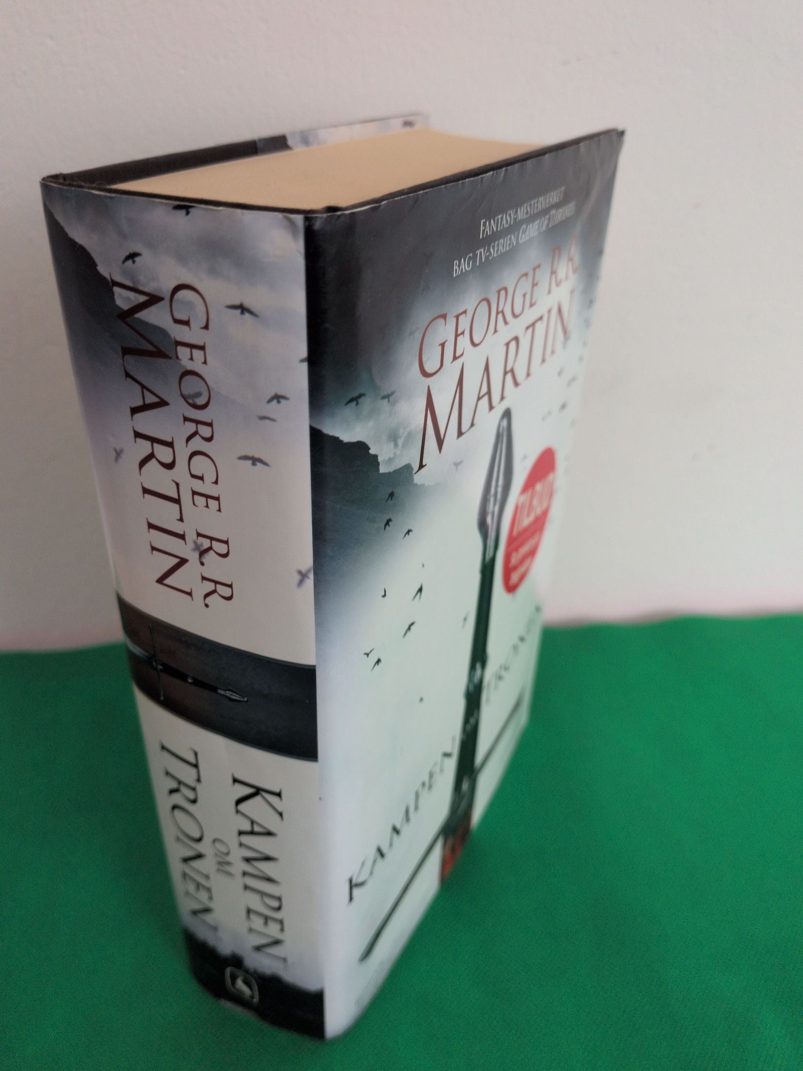 Bog: "Kampen om Tronen" George R.R. Martin