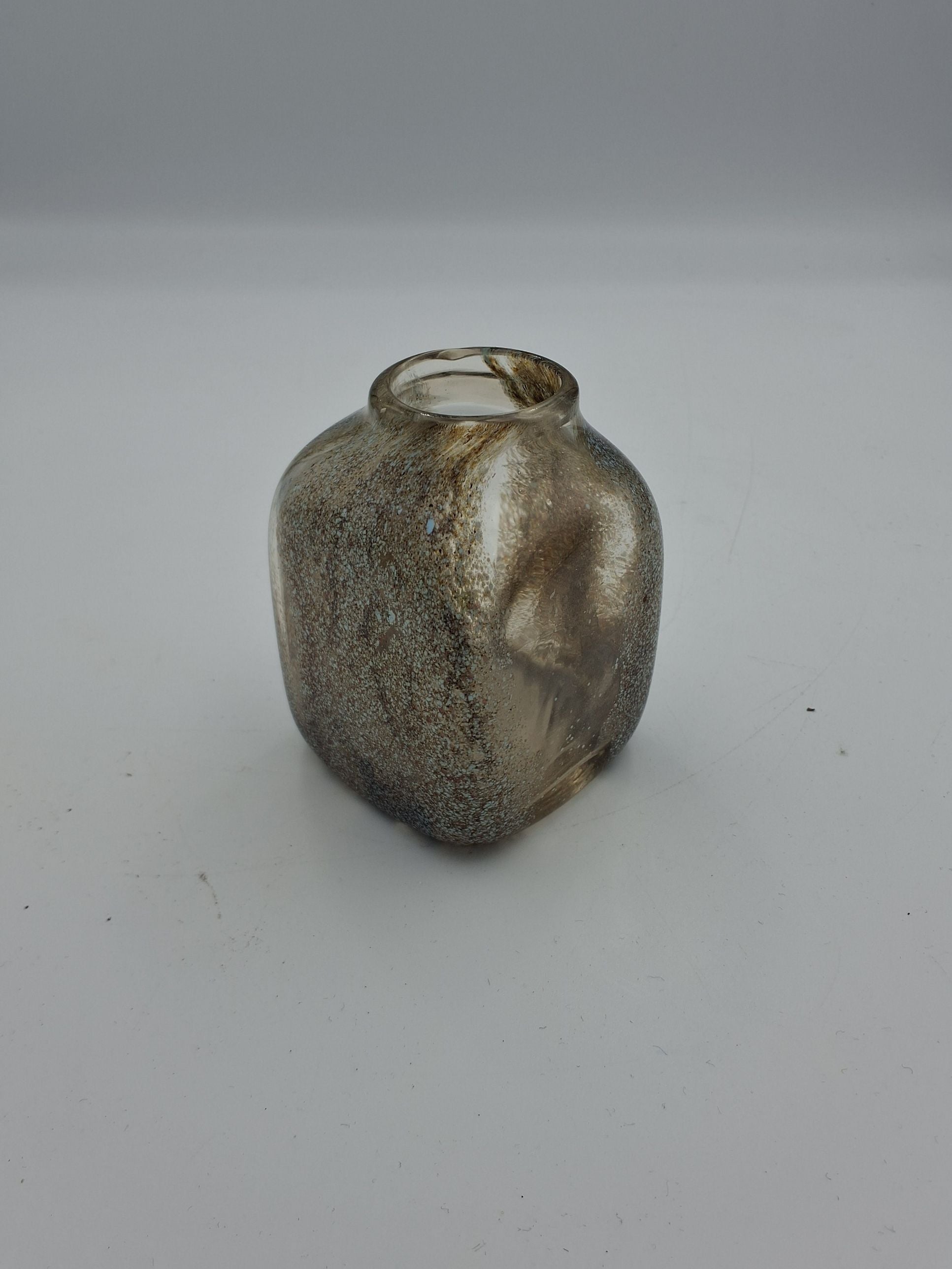 Motzfeldt sandfarvet firkantet vase