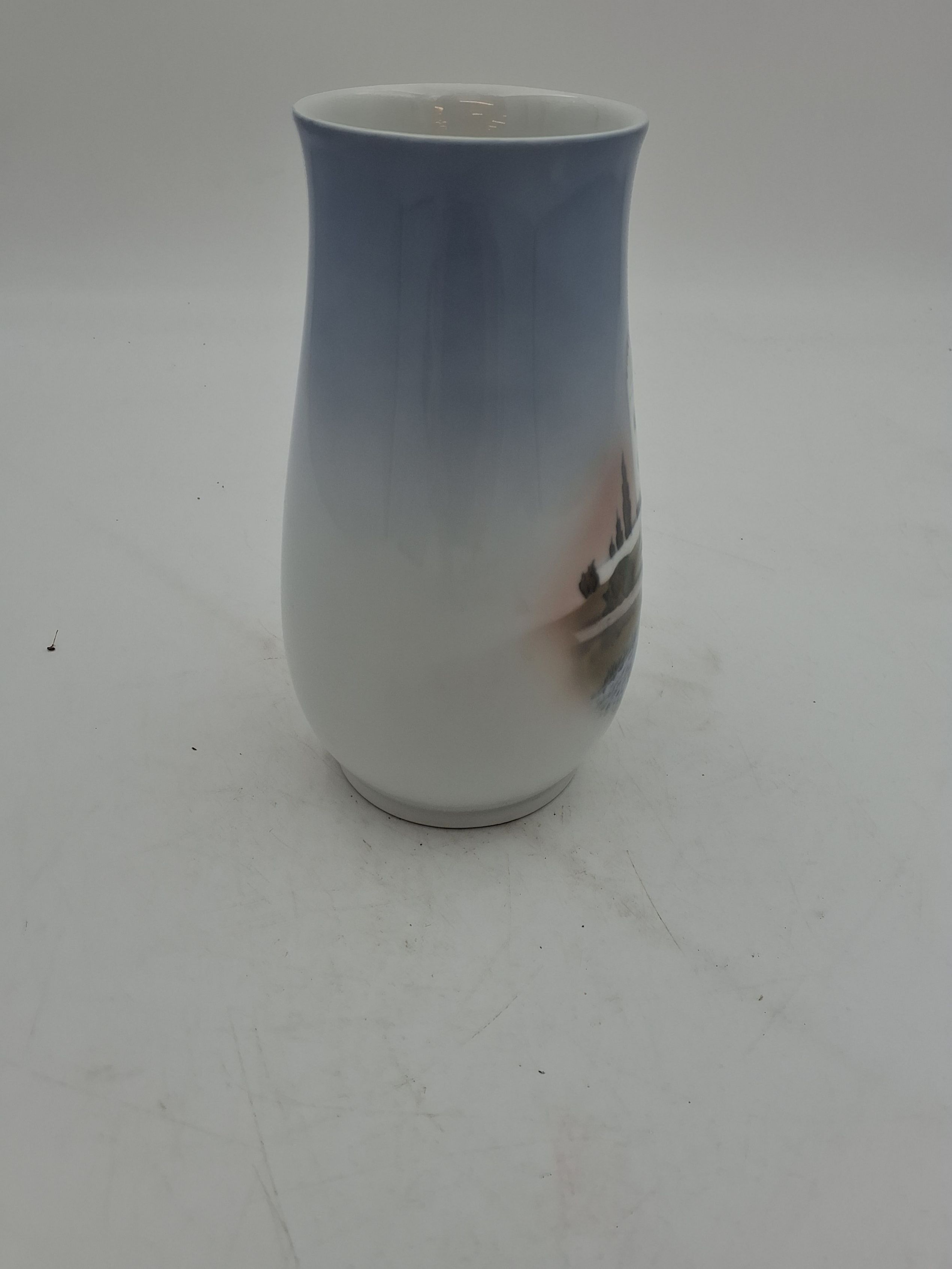 B&G porcelænsvase m/motiv af en kirke