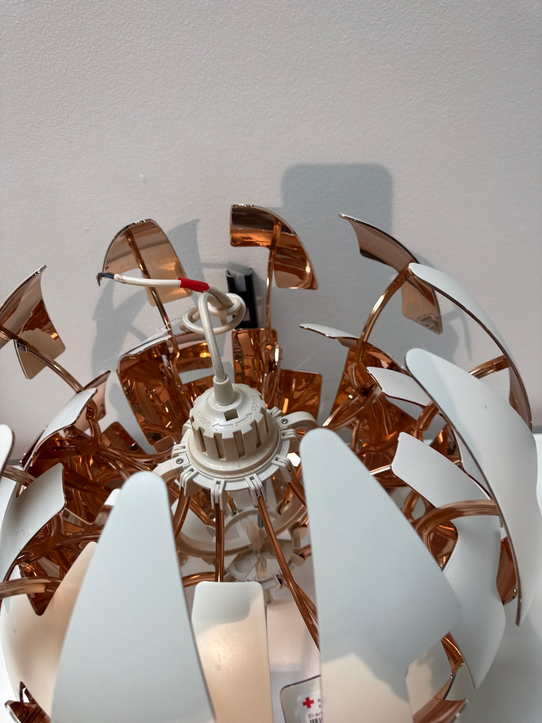 Moderne lampe hvid og kobber